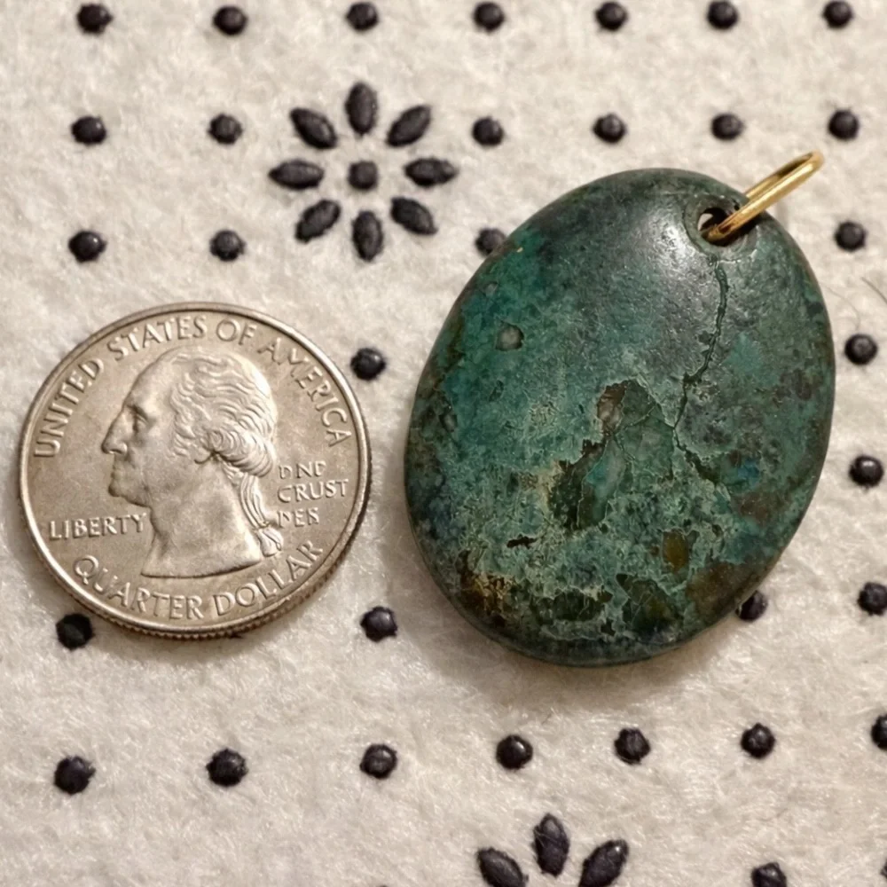 Natural Green Stone Pendant – Earthy Boho Charm